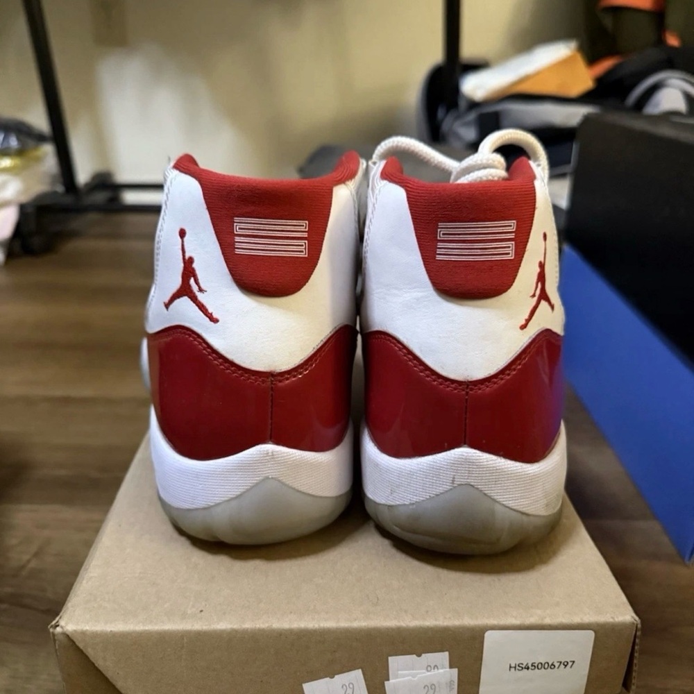 Air Jordan 11 High Cherry Men’s Size 9.5 USED - Picture 4 of 5